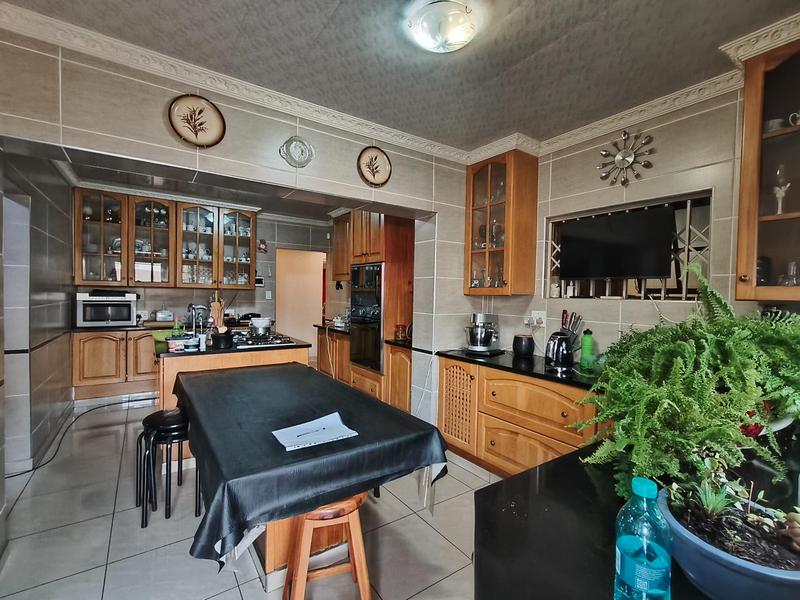 7 Bedroom Property for Sale in Southernwood Eastern Cape